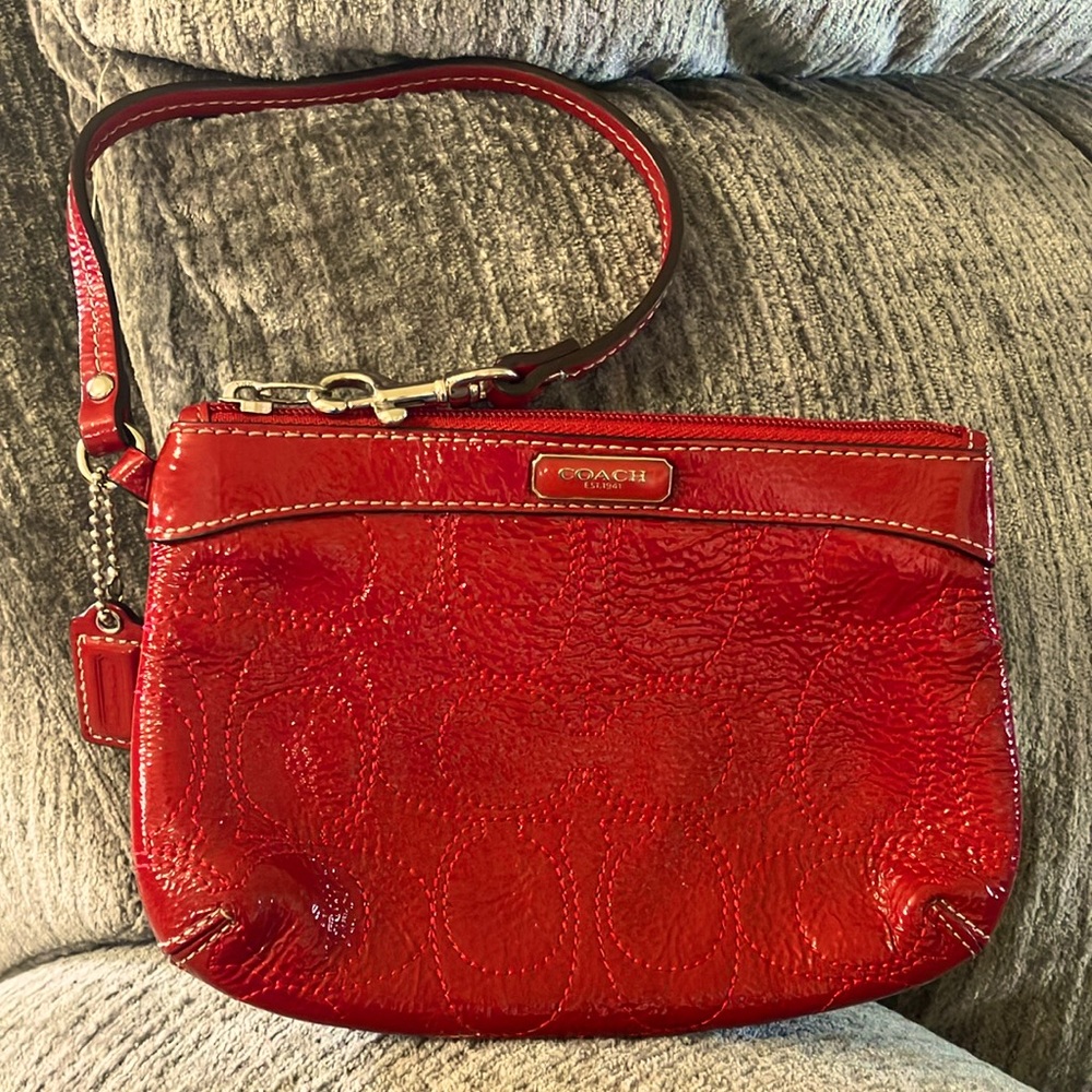 COACH WRISTLET BEAUTIFUL RED
EXCELLENT CONDITION